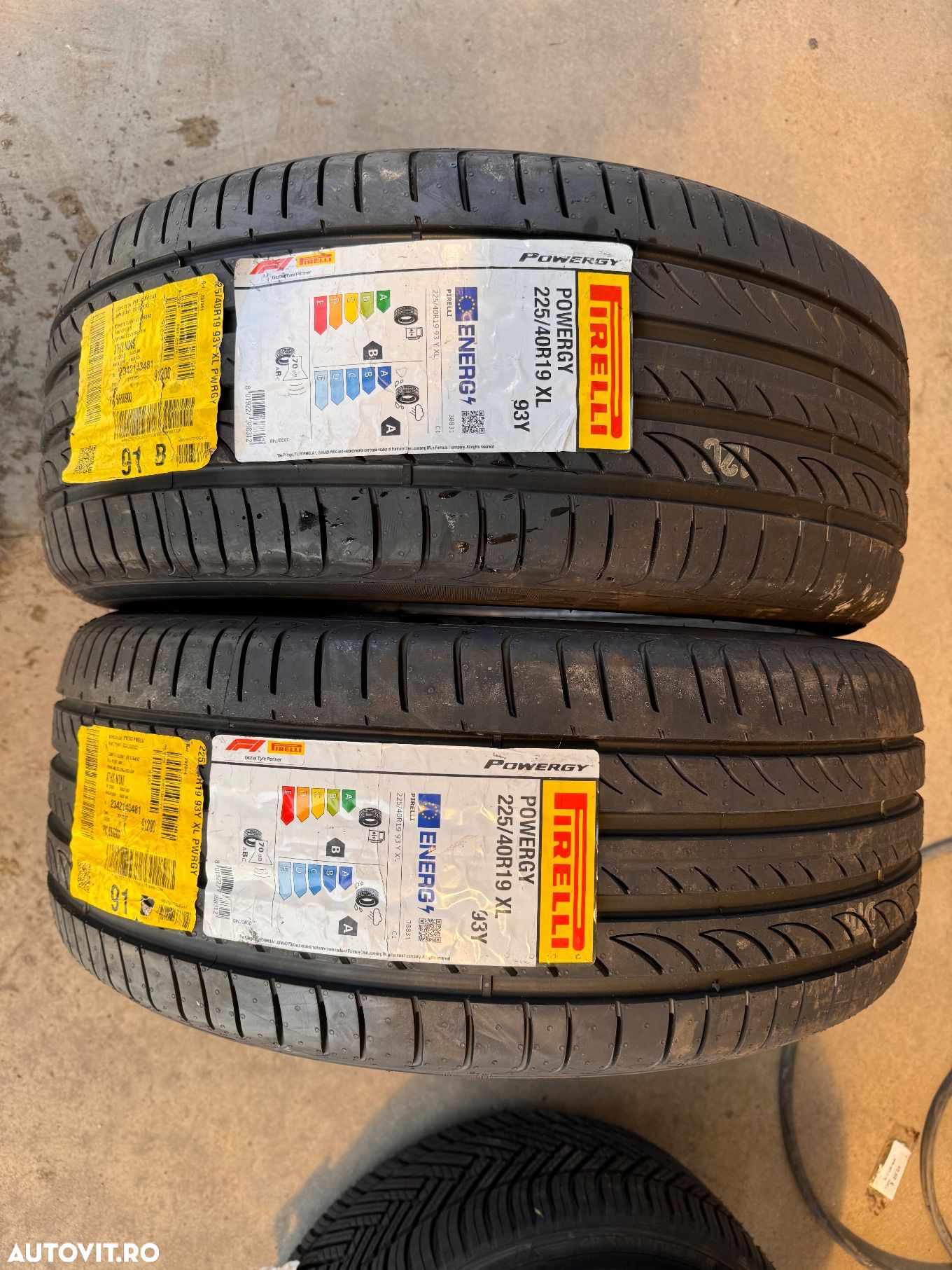 Vând 2 anvelope 225/40/19 Pirelli de vară noi - 1