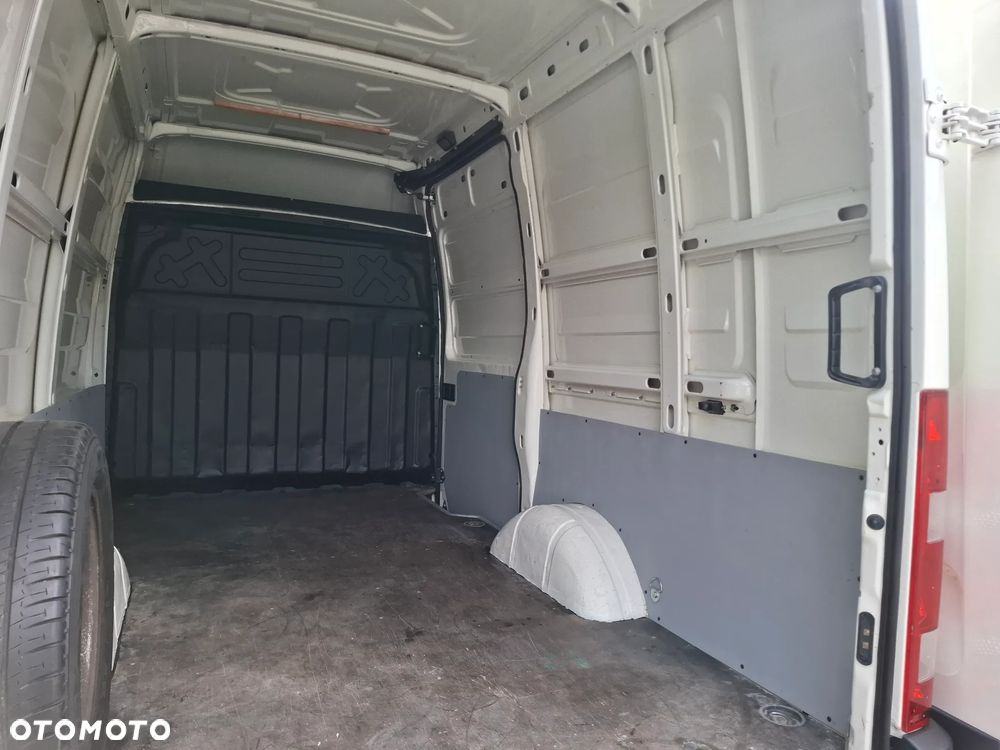 Iveco Daily 35S13 L2H2 ŚREDNIAK Klima HAK 3500KG - 25