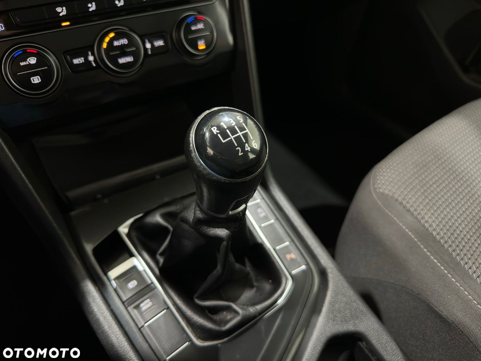 Volkswagen Tiguan - 38