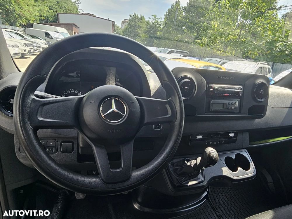 Mercedes-Benz Sprinter - 15
