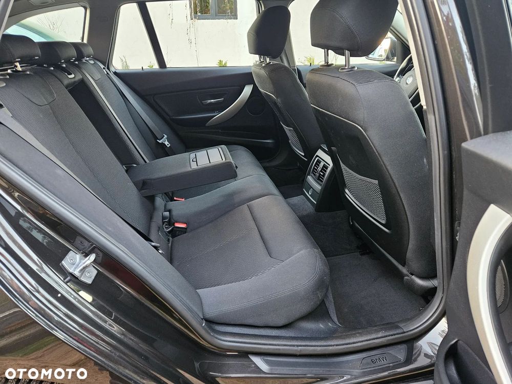 BMW Seria 3 330d xDrive Sport-Aut Luxury Line - 5