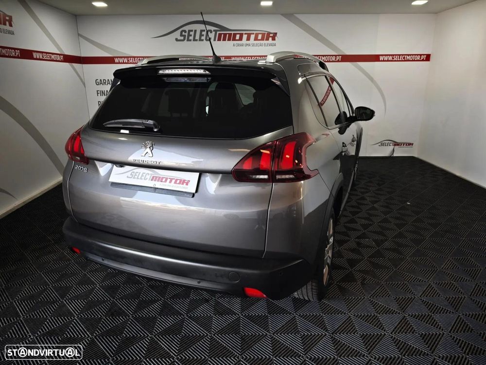 Peugeot 2008 1.2 PureTech Signature - 4