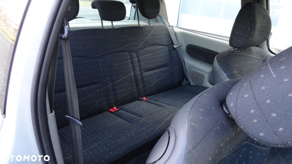 Renault Clio 1.2 16V Authentique - 10