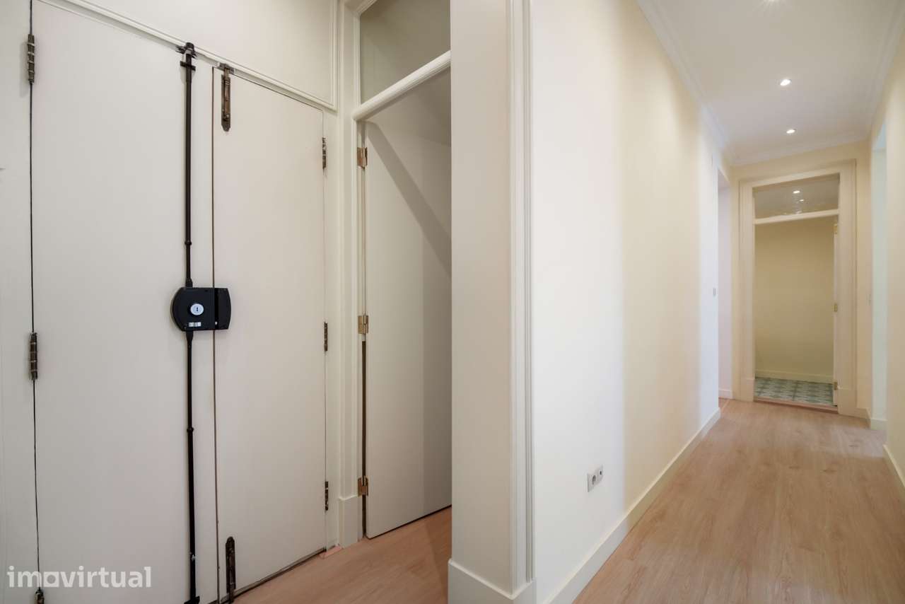 Vendo urgente T3 renovado nas Av Novas em Lisboa - Grande imagem: 2/7