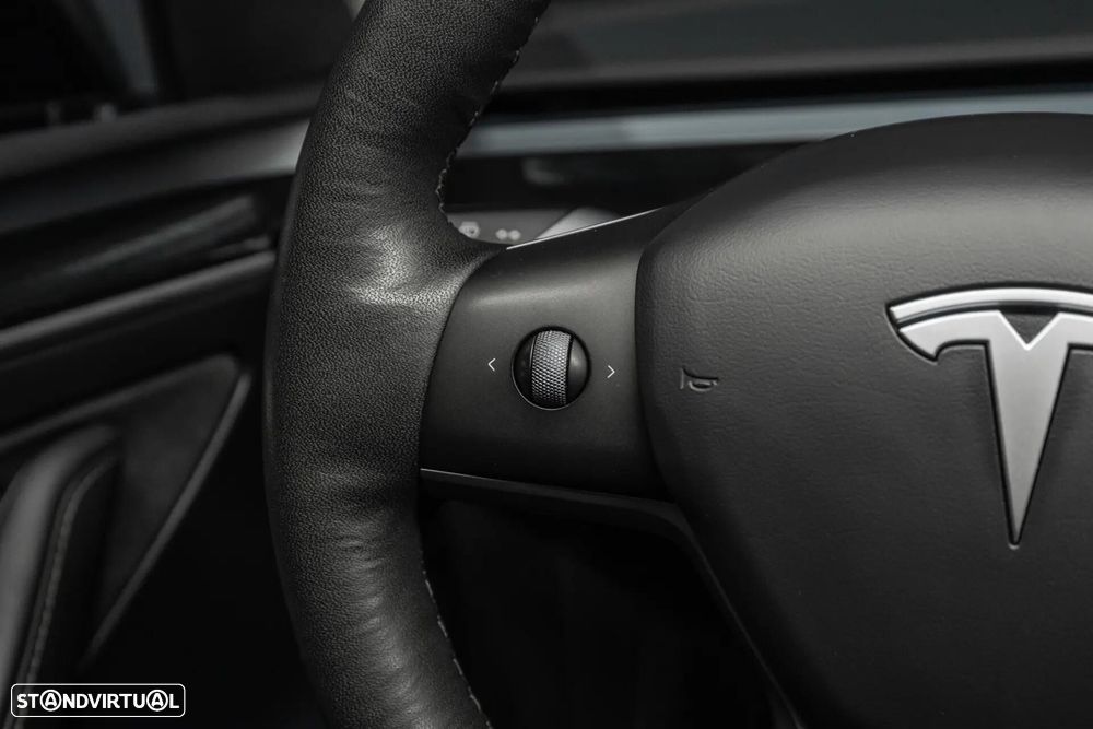 Tesla Model Y Long Range Dual Motor AWD - 11