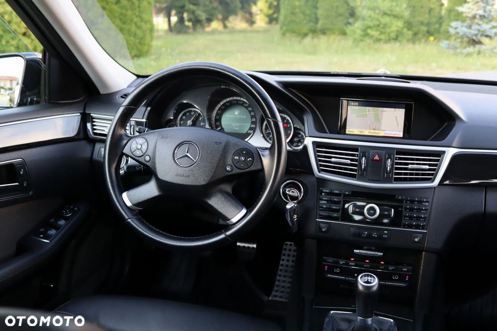Mercedes-Benz Klasa E 200 CGI BlueEffICIENCY Avantgarde - 23