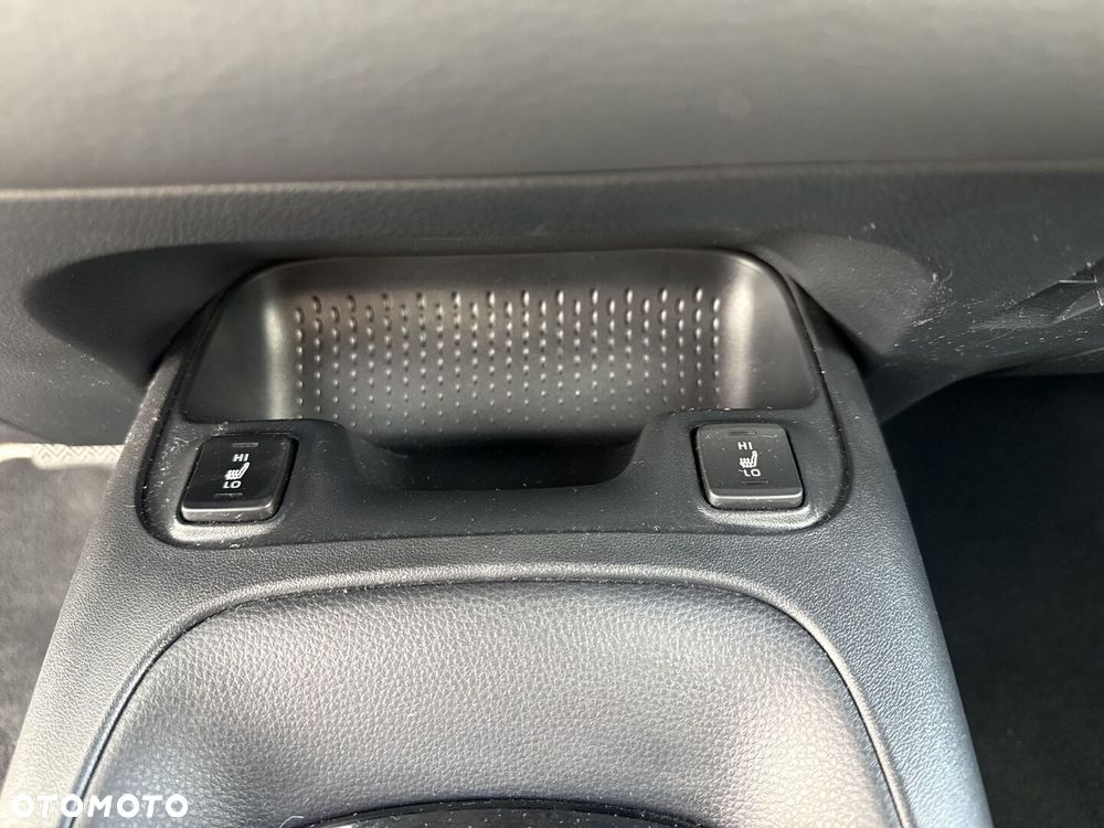 Toyota Corolla 1.8 Hybrid Comfort - 22