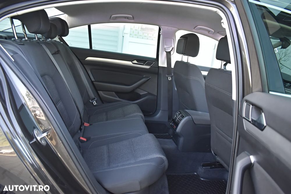 Volkswagen Passat 2.0 TDI SCR DSG Comfortline - 30
