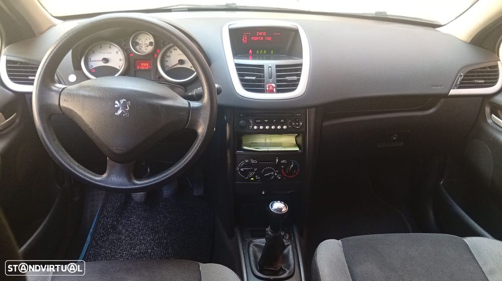 Peugeot 207 1.4 16V Trendy - 8