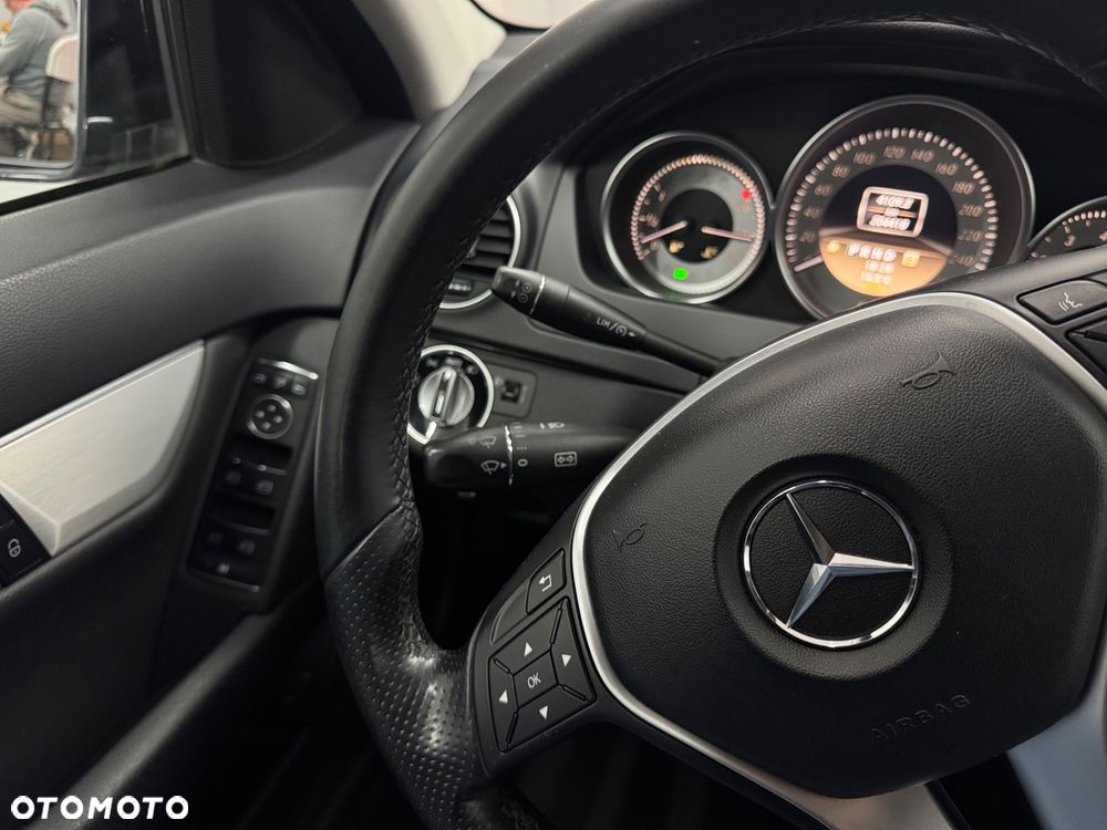 Mercedes-Benz Klasa C 180 Kompressor Automatik Avantgarde - 16