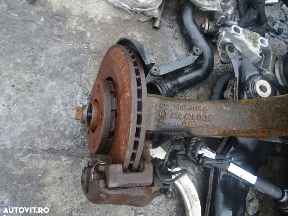 Vand Fuzeta Fata Stanga Volkswagen Passat B5 1.9 TDI din 2001 - 1