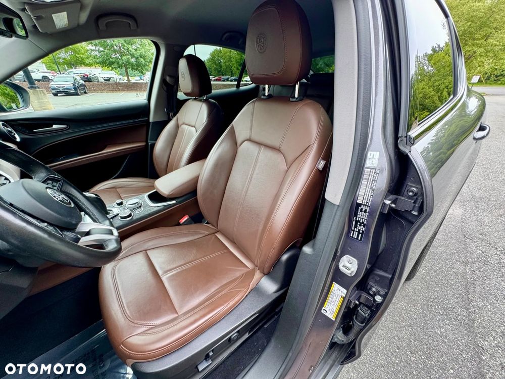 Alfa Romeo Stelvio - 13