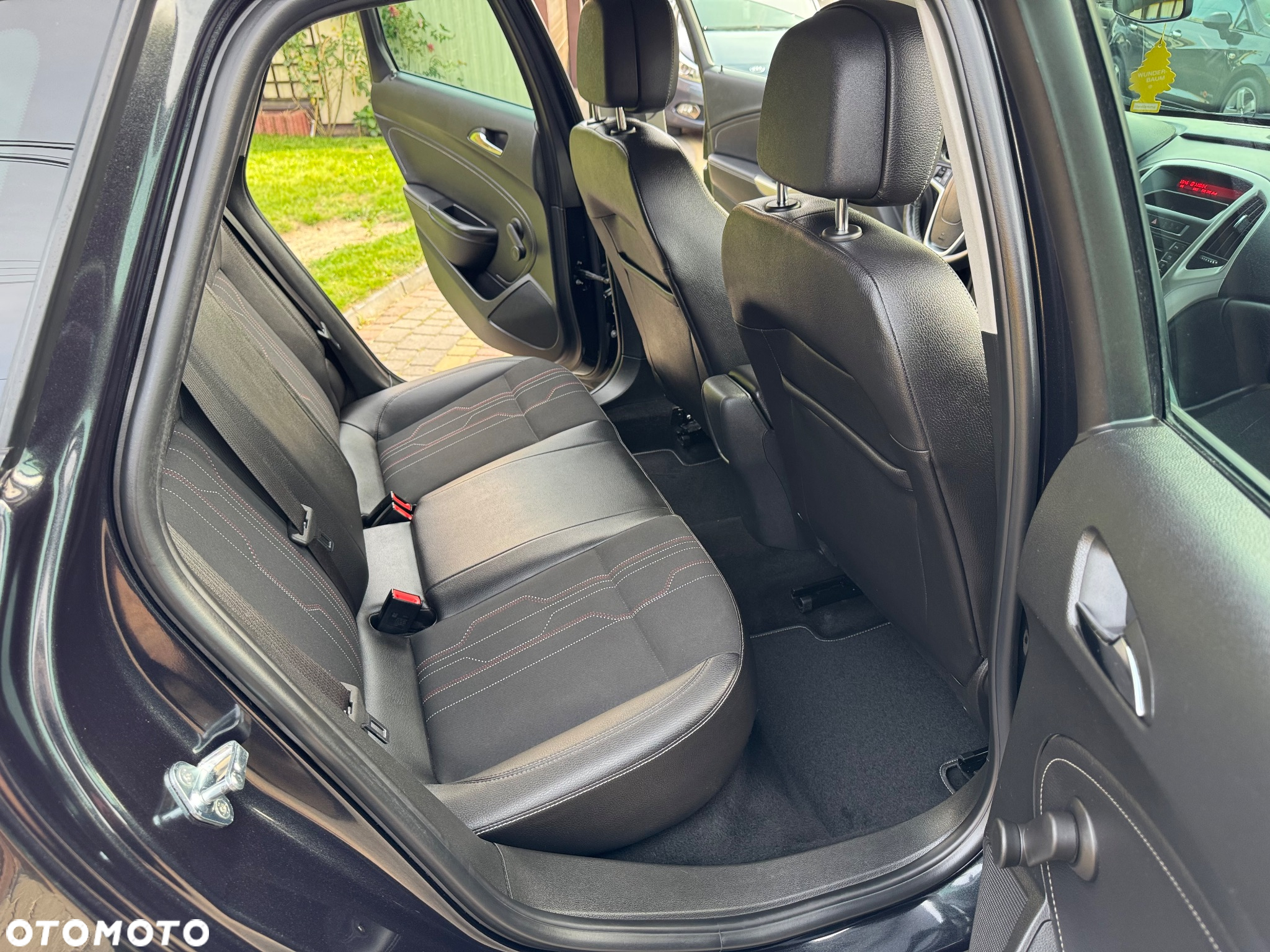 Opel Astra 1.4 150 Jahre - 12