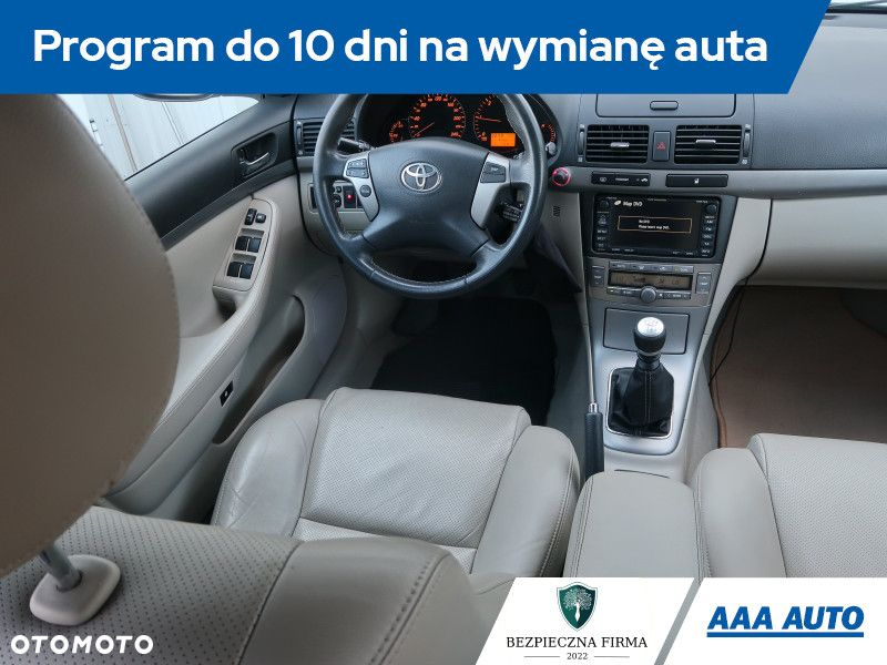 Toyota Avensis - 8