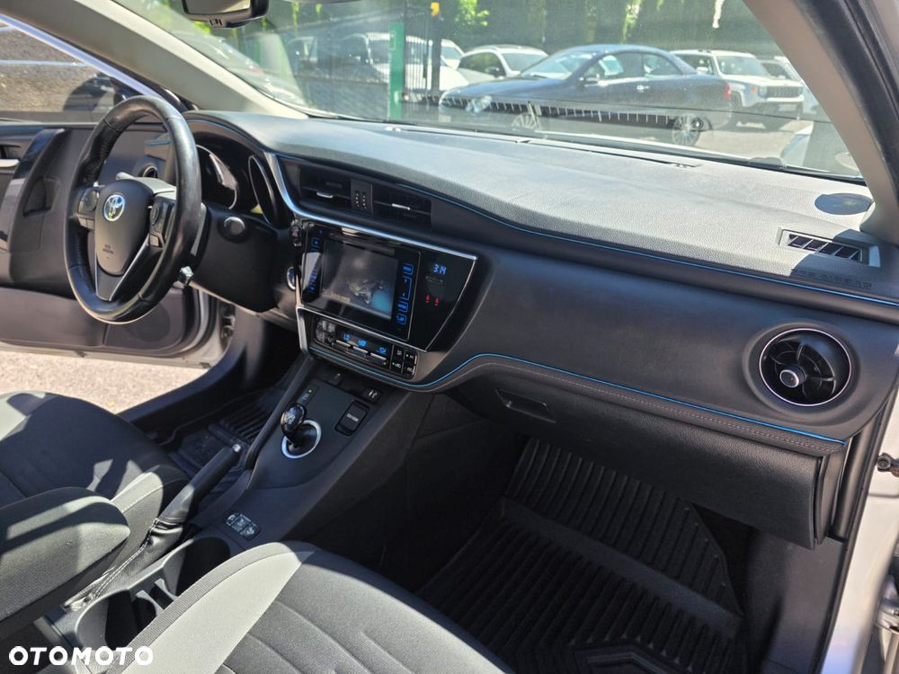 Toyota Auris 1.8 HSD Luna - 24