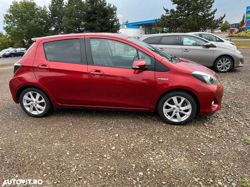 Toyota Yaris 1.5 VVT-i HSD Bi-Tone G&B - 2