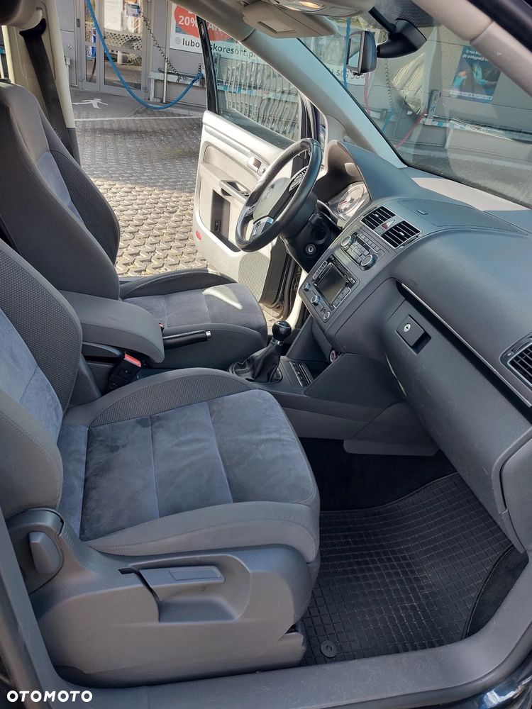 Volkswagen Touran - 27