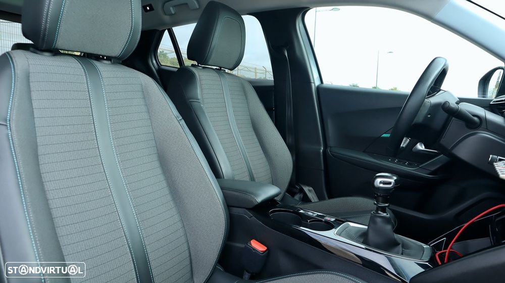 Peugeot 2008 PureTech 100 Allure - 32