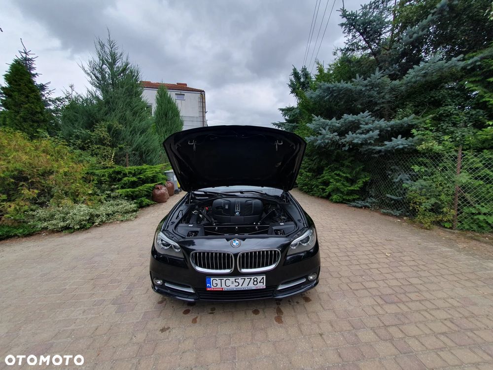 BMW Seria 5 525d xDrive Luxury Line - 7