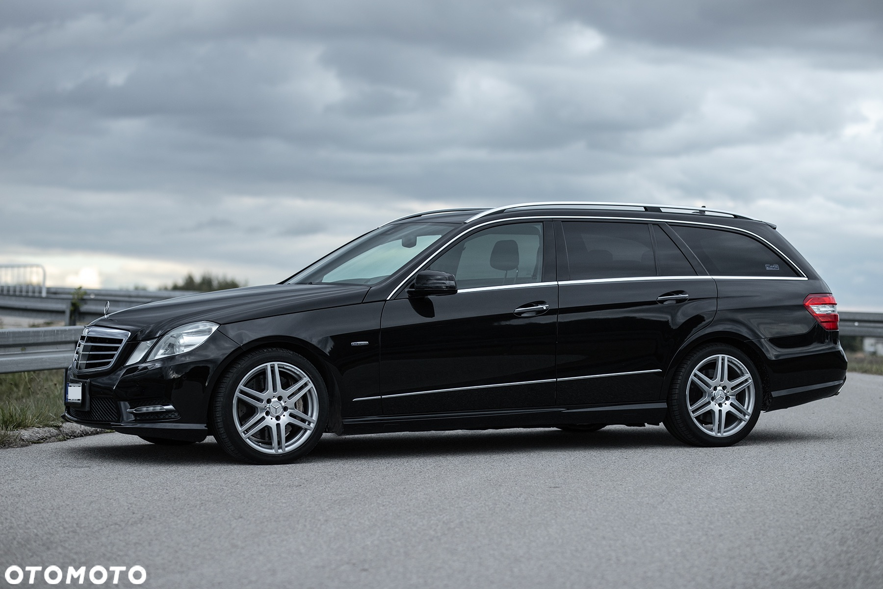 Mercedes-Benz Klasa E 500 T BlueEFFICIENCY 7G-TRONIC Avantgarde - 14