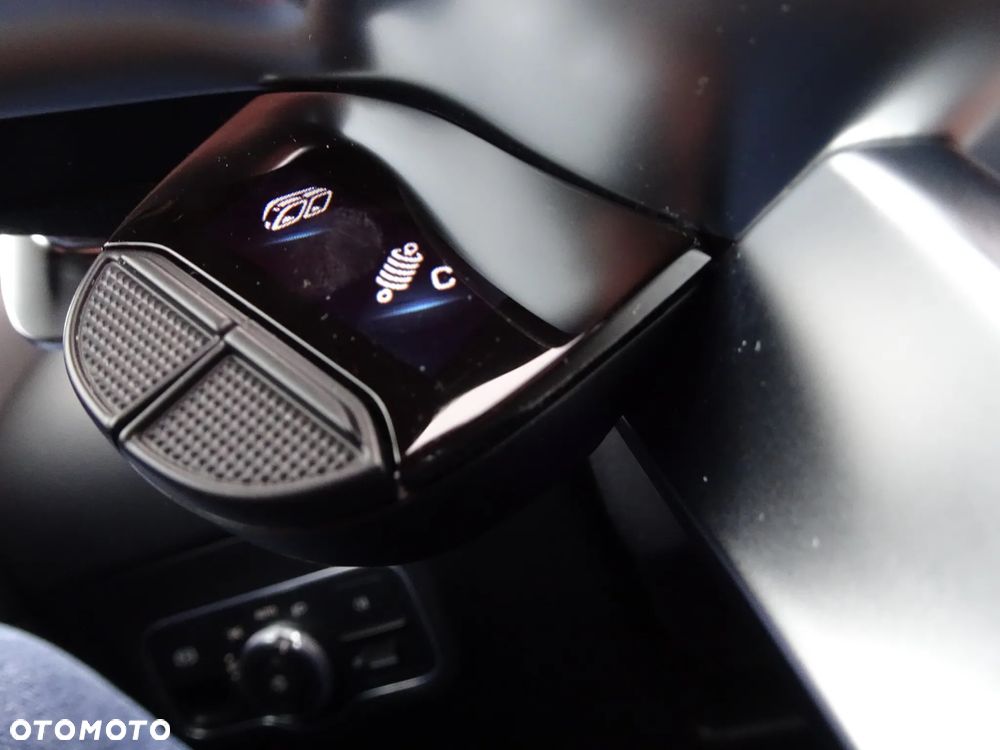 Mercedes-Benz GLA - 28