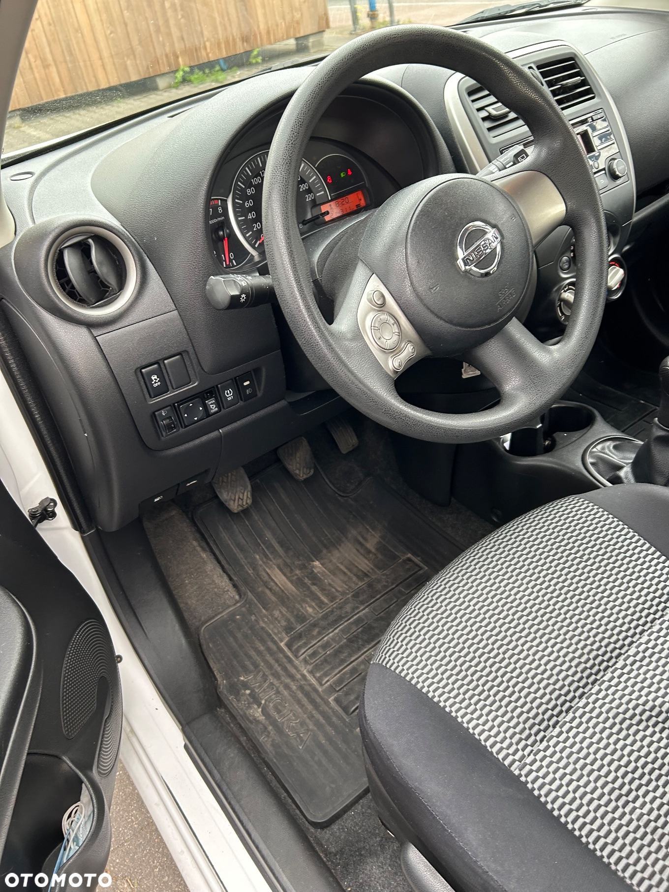 Nissan Micra - 10