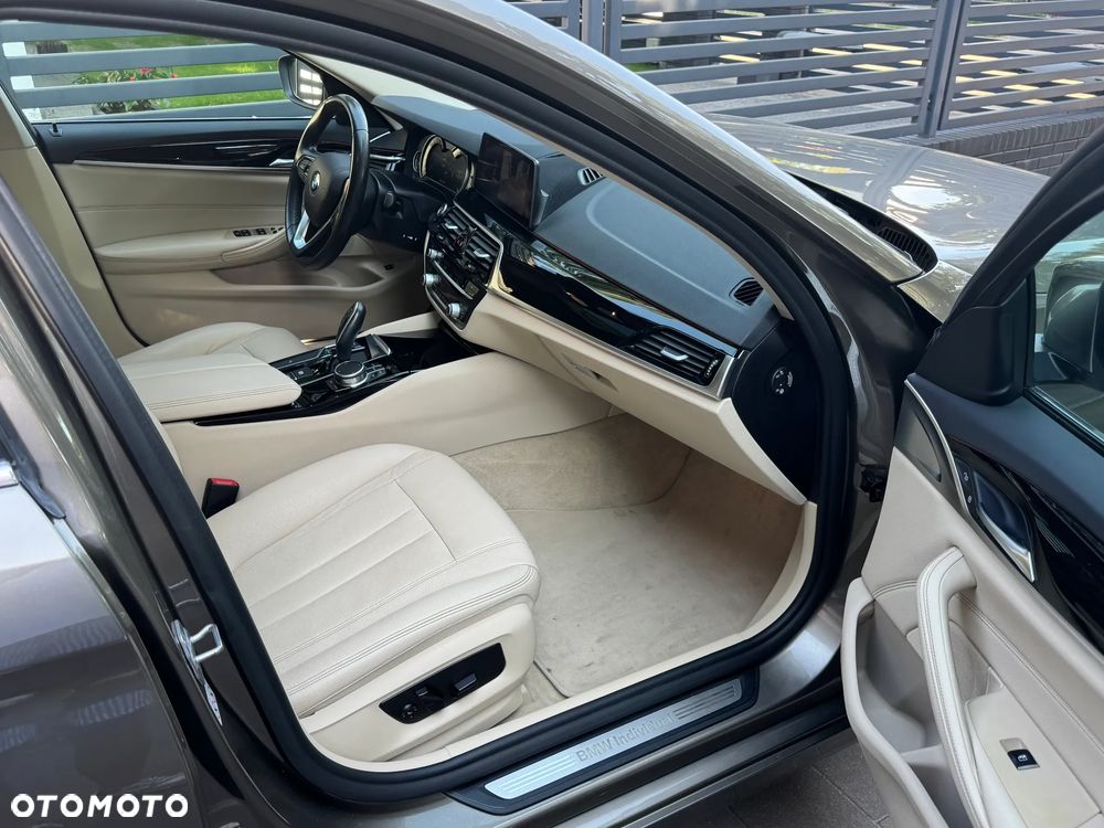 BMW Seria 5 520d xDrive Luxury Line sport - 2