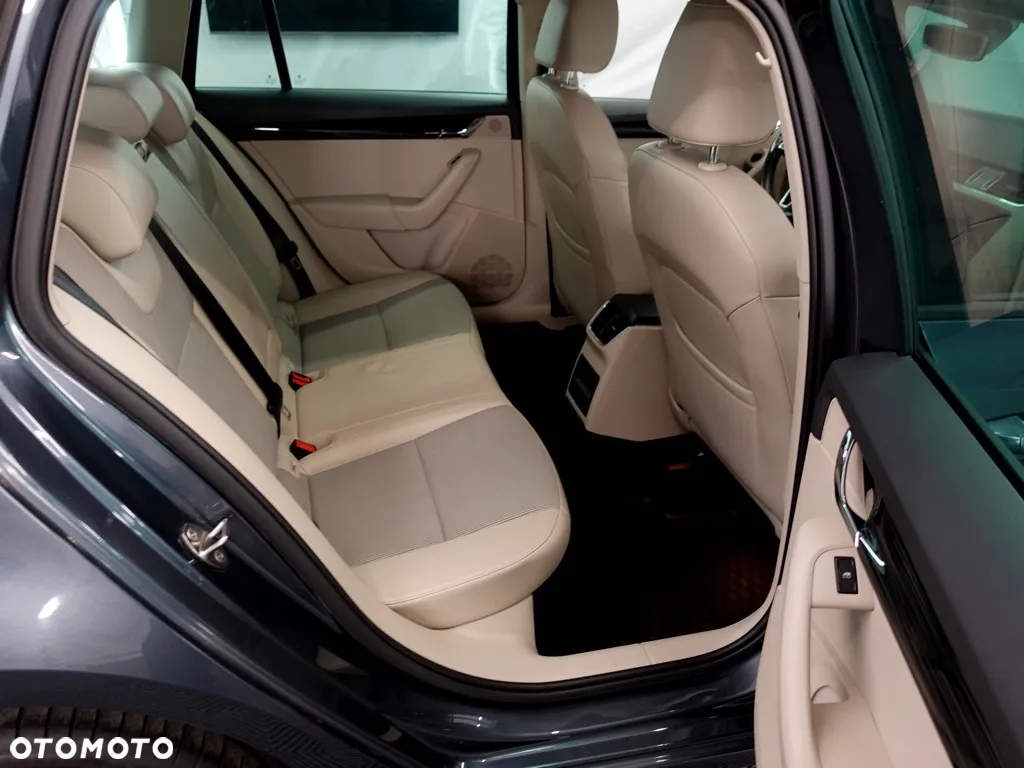 Skoda Octavia 2.0 TDI Elegance DSG - 10
