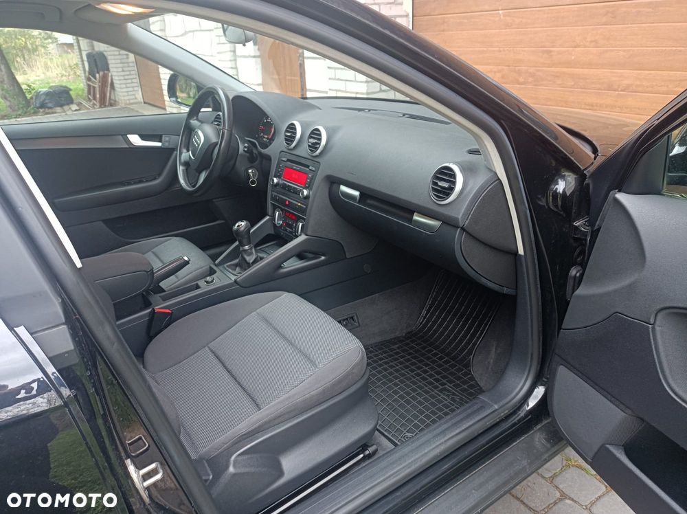 Audi A3 Sportback 1.6 TDI DPF Ambiente - 19