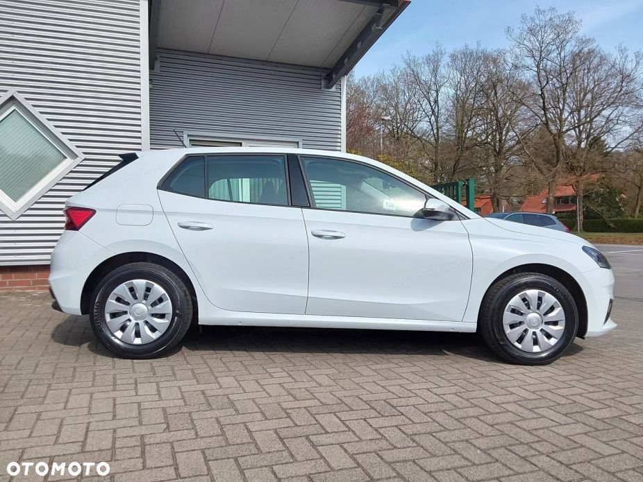 Skoda Fabia 1.0 Essence - 4