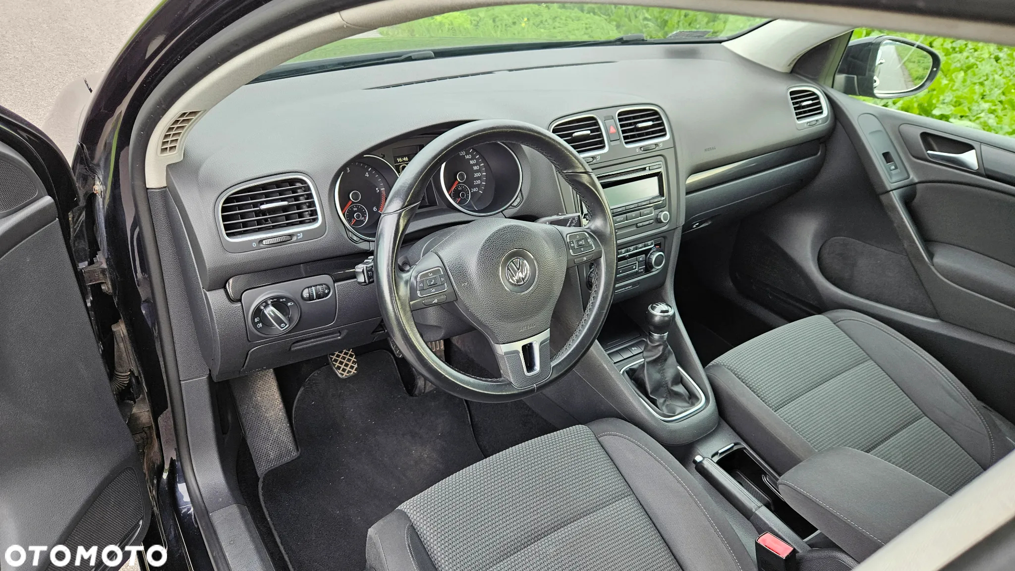 Volkswagen Golf VI 1.6 TDI Comfortline - 8