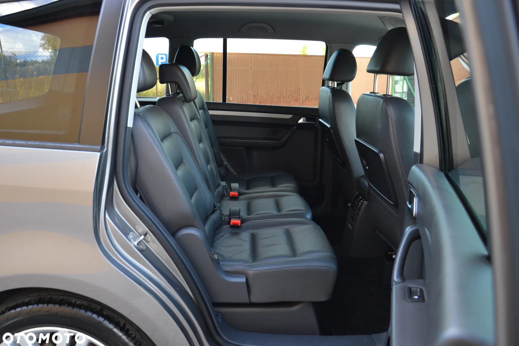 Volkswagen Touran 2.0 TDI DPF Highline DSG - 35