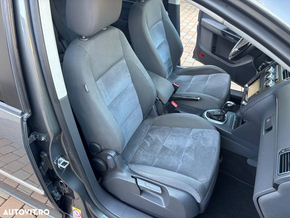 Volkswagen Touran 2.0 TDI DPF BlueMotion Technology DSG Highline - 13