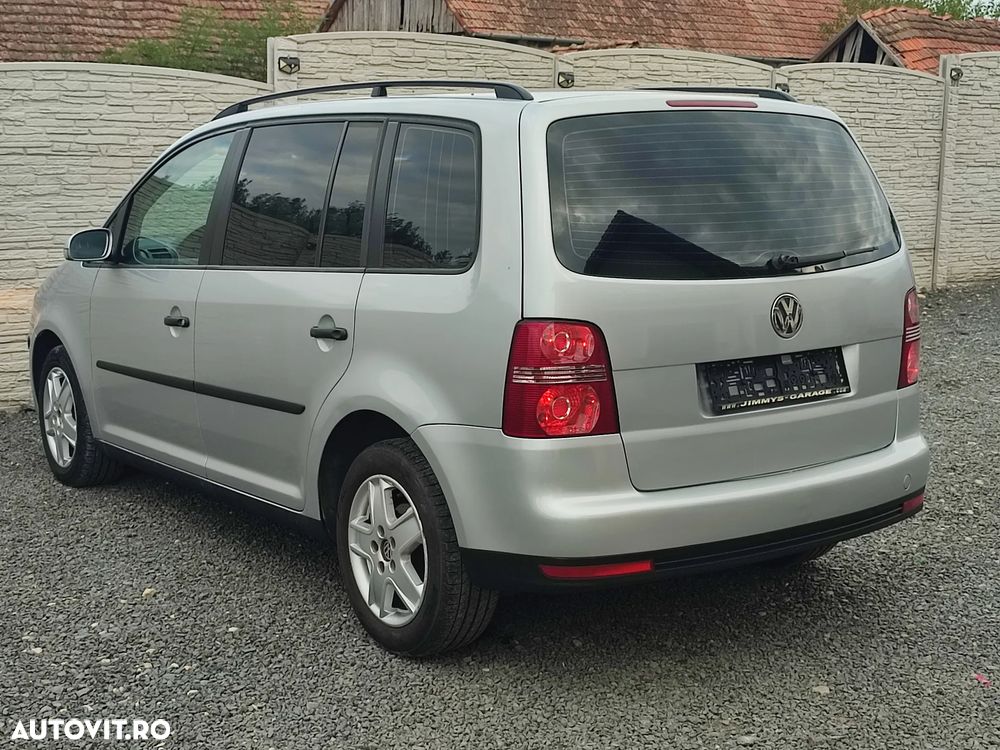 Volkswagen Touran - 4