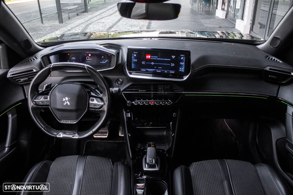 Peugeot 2008 1.5 BlueHDi GT EAT8 - 32