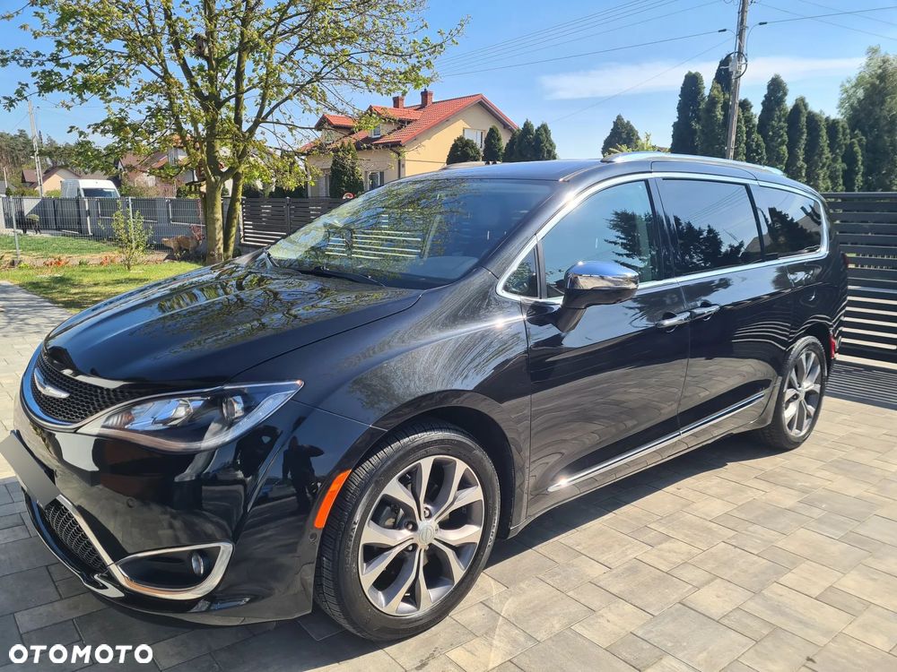 Chrysler Pacifica - 1