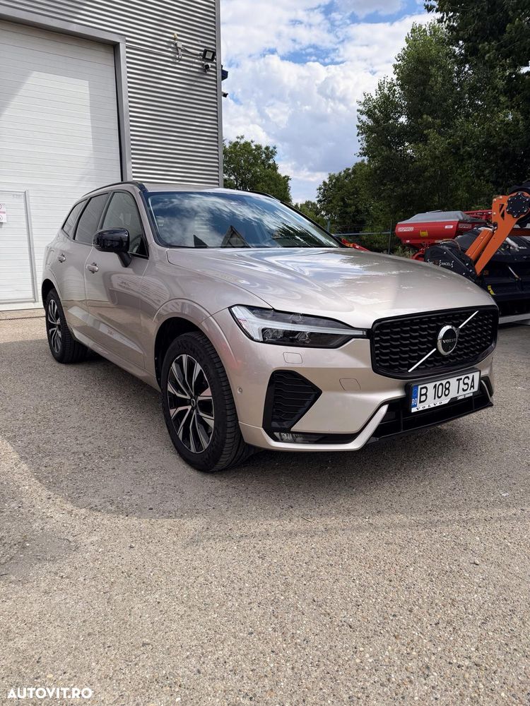 Volvo XC 60 B4 MHEV AT AWD Plus Dark - 14