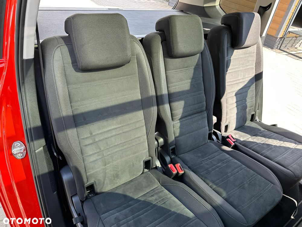 Volkswagen Touran - 25