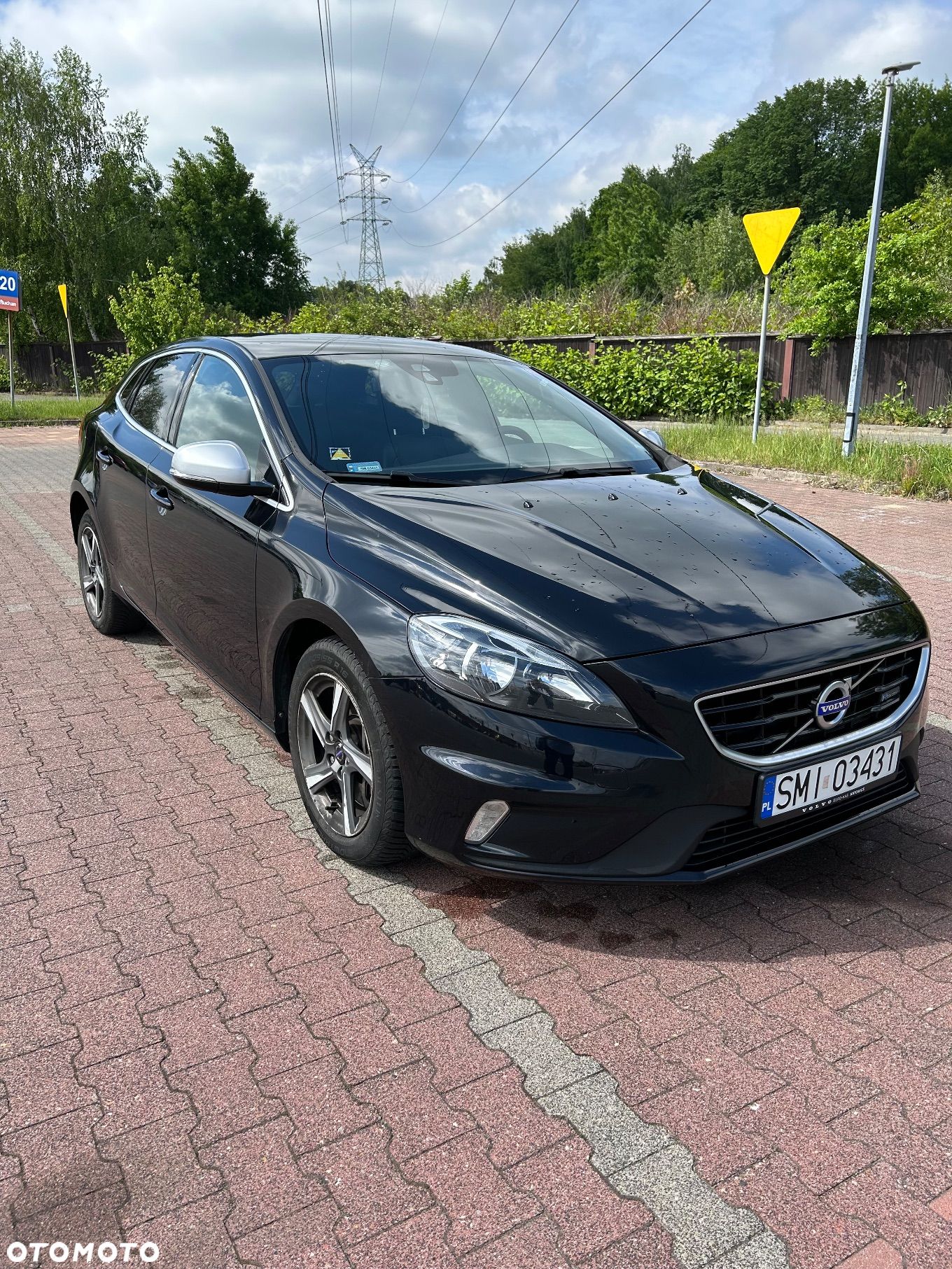 Volvo V40 D4 Drive-E R-Design Momentum - 1