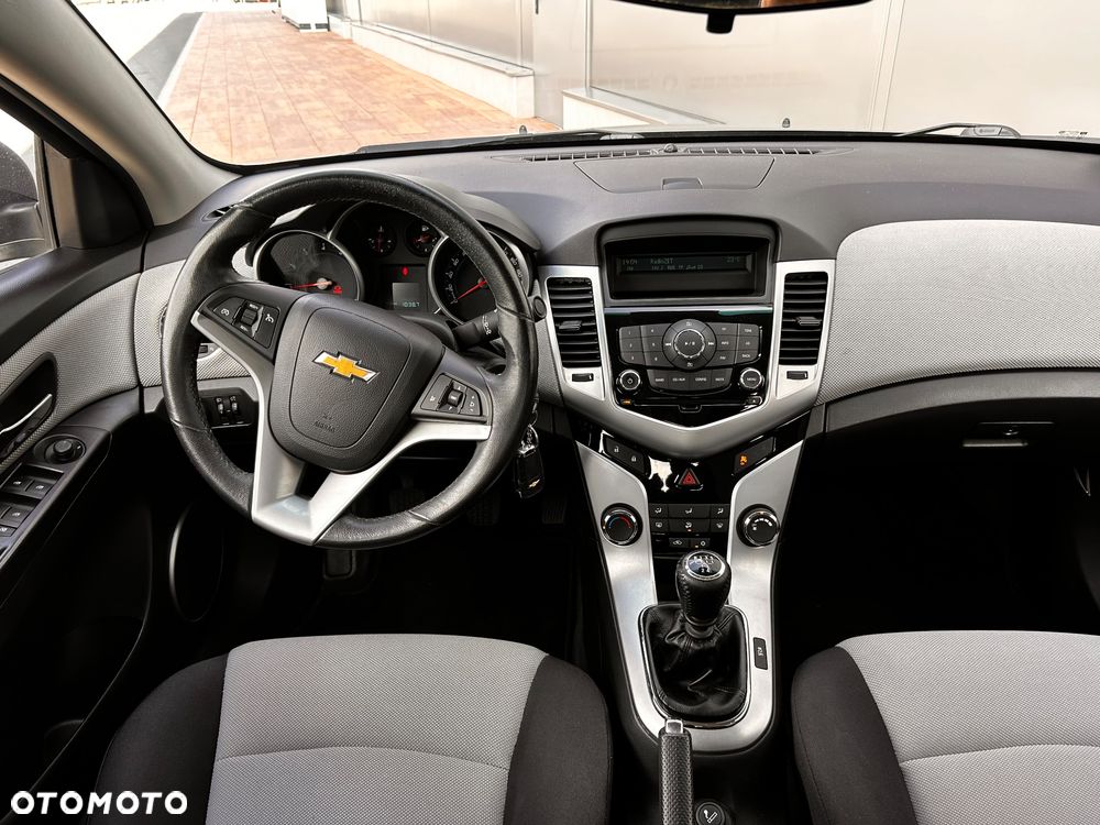 Chevrolet Cruze 1.8 LT - 23