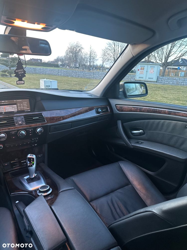 BMW Seria 5 525d Edition Sport - 9