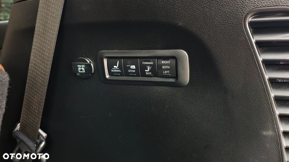 Chrysler Pacifica - 13