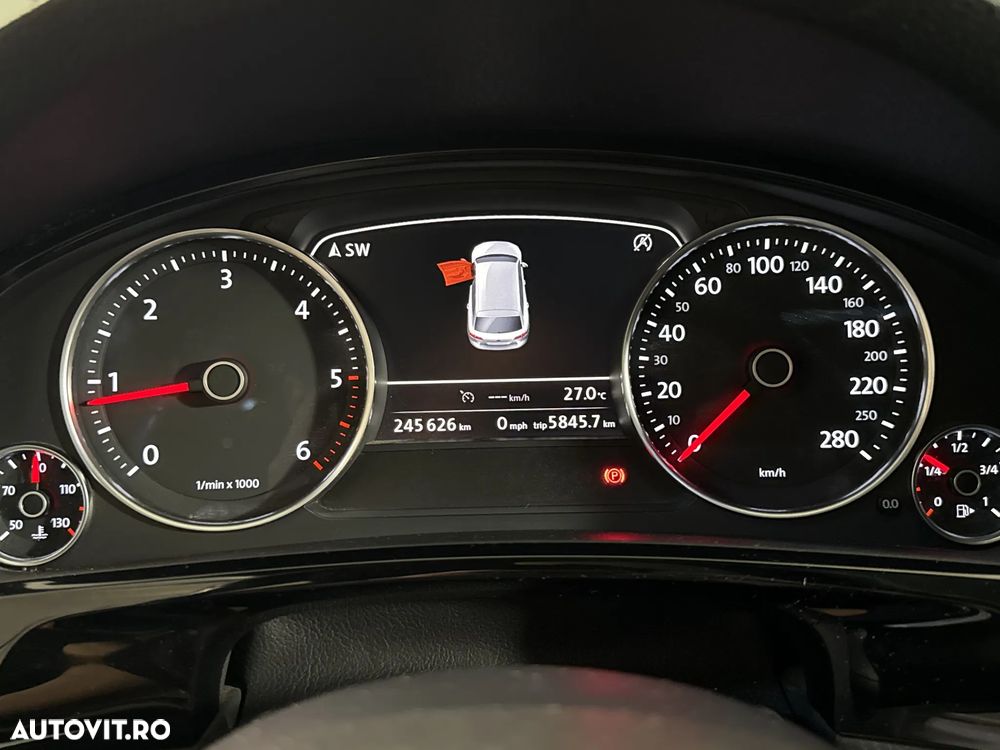 Volkswagen Touareg - 11