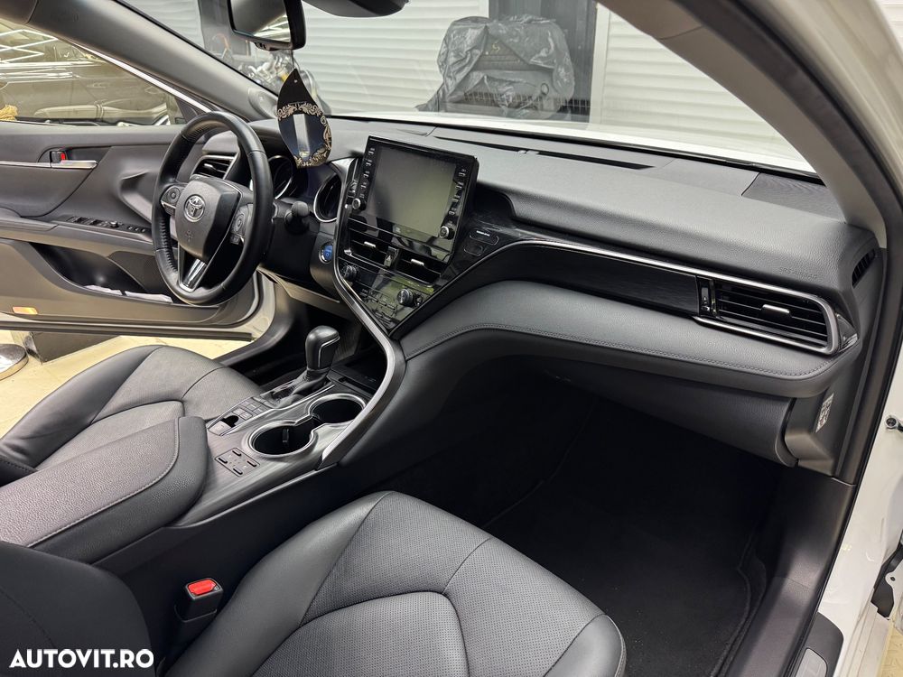 Toyota Camry 2.5 HEV Executive - 21