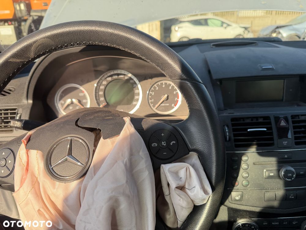 Mercedes-Benz Klasa C 230 7G-TRONIC - 21