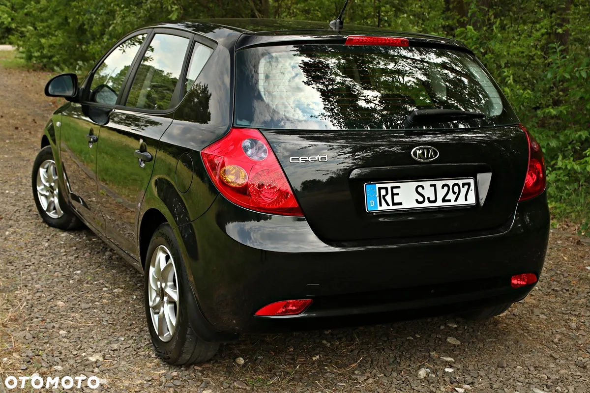 Kia Ceed - 24