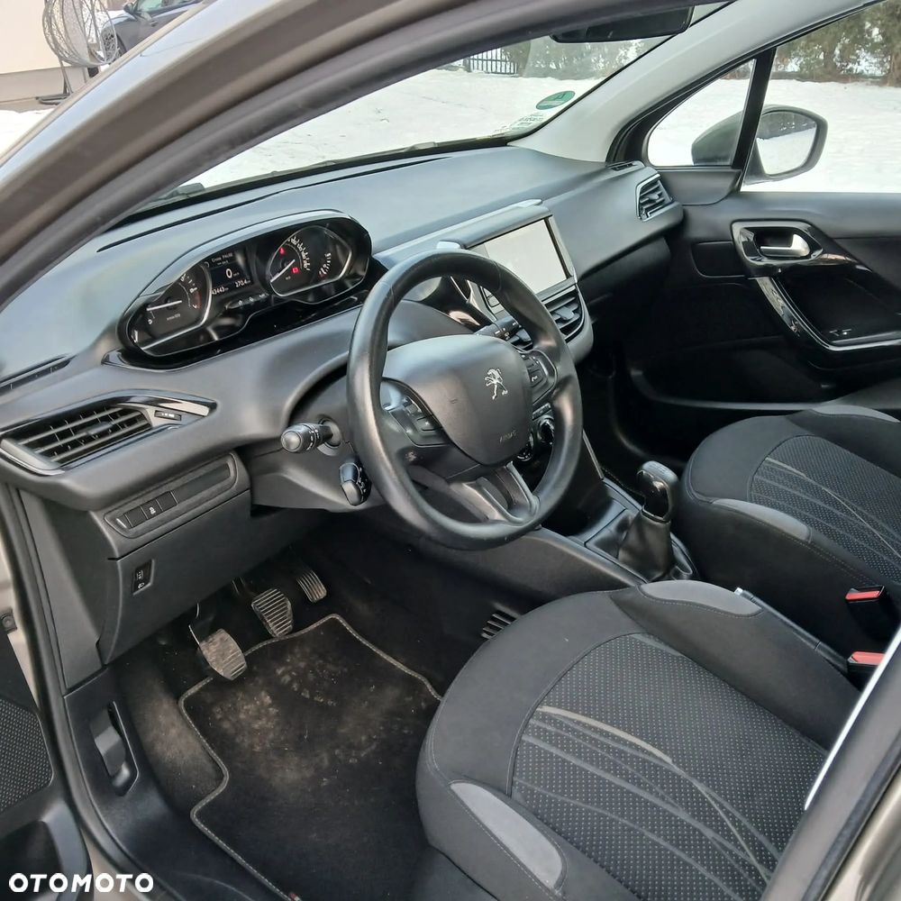 Peugeot 208 - 11