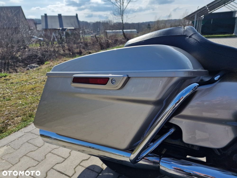 Harley-Davidson Touring Street Glide - 18