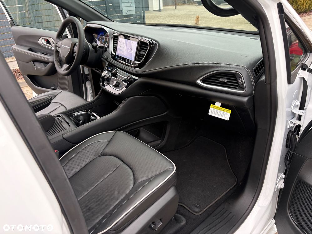 Chrysler Pacifica - 18