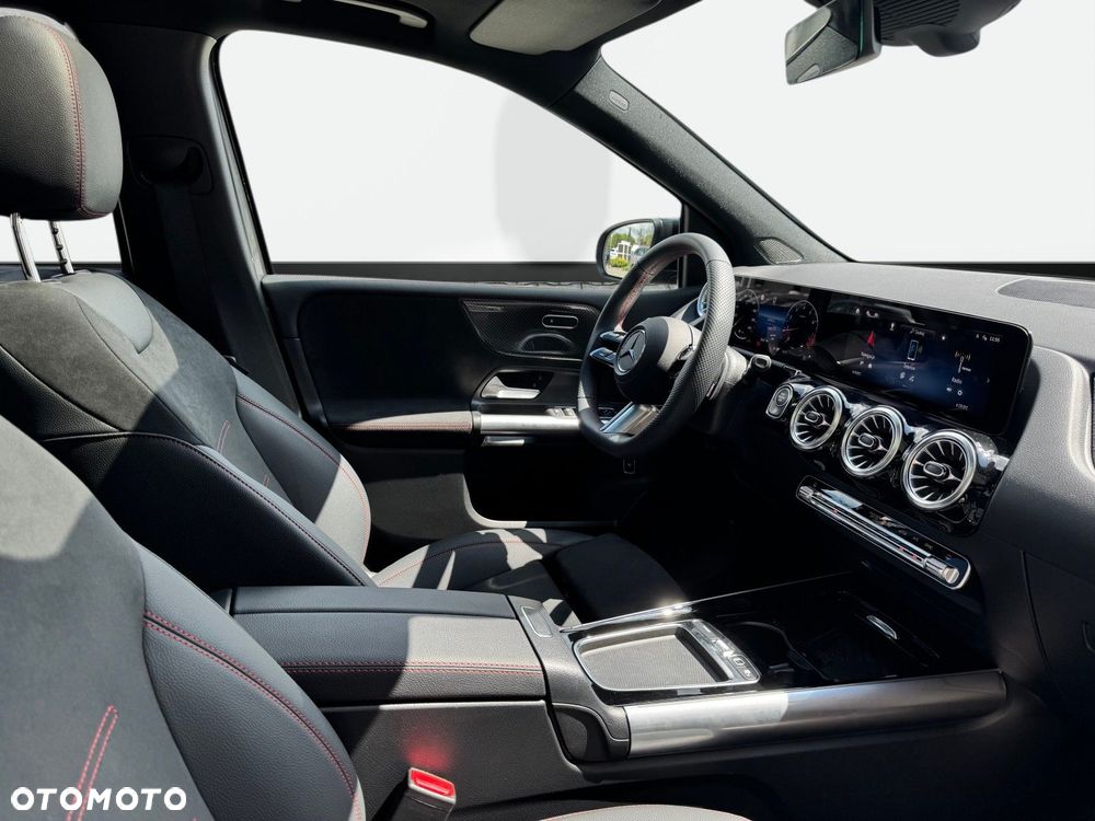 Mercedes-Benz Klasa B 200 4-Matic AMG Line 8G-DCT - 16